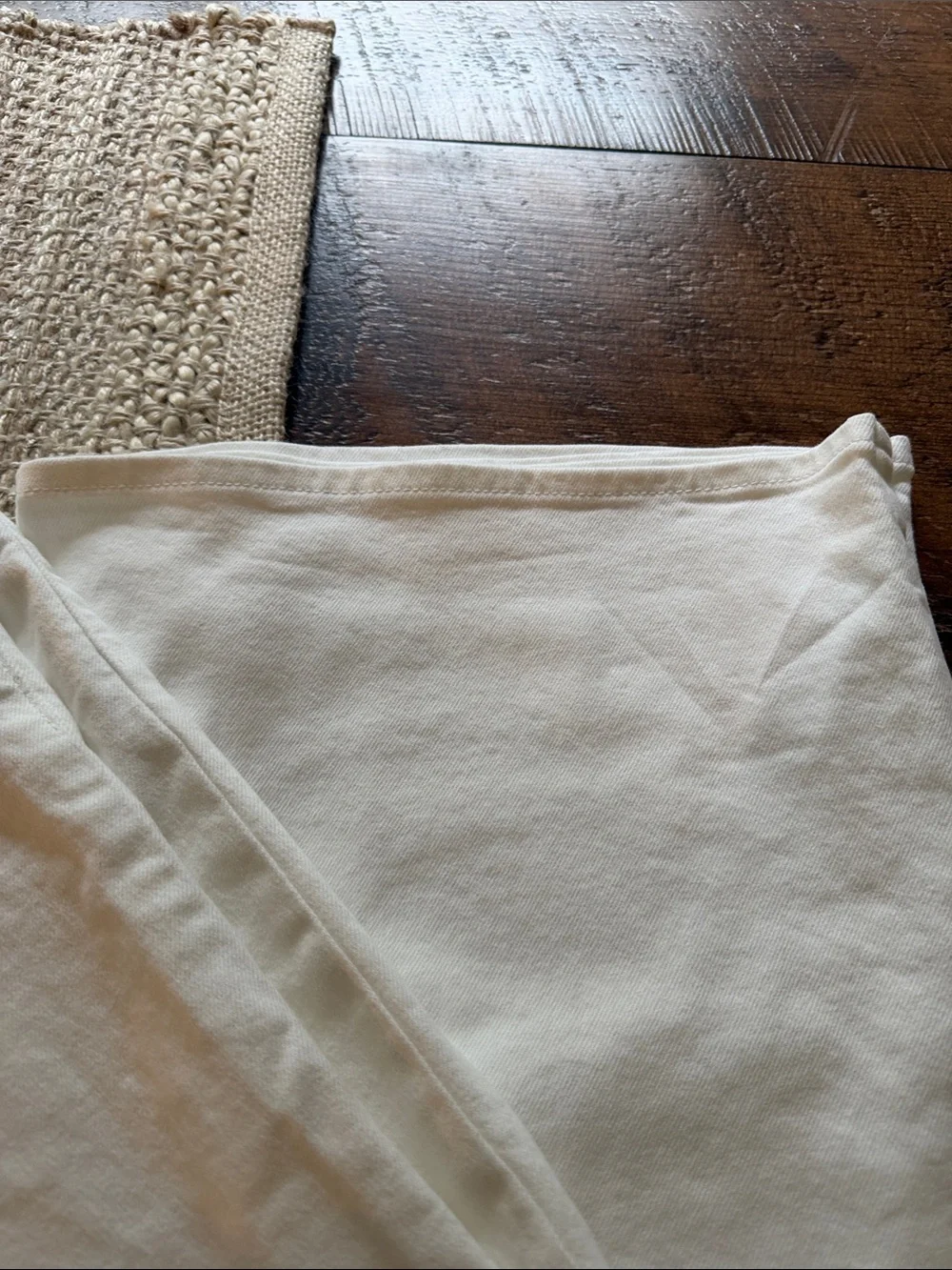 Levi's White Jeans with Brown Leather Patch and Red Tab - Picture 4 of 6